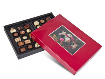 Cutie cu praline din ciocolata cu fotografie personalizata - Idei de cadouri pentru femei