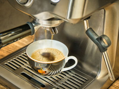 Decalcifierea aparatului de cafea: ce inseamna si cum se realizeaza